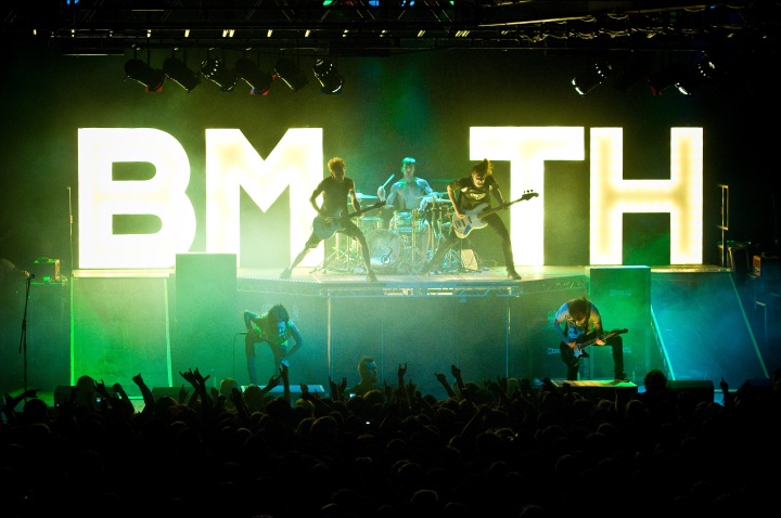 Tagged with 2009 bmth bring me the horizon full band live manchester 